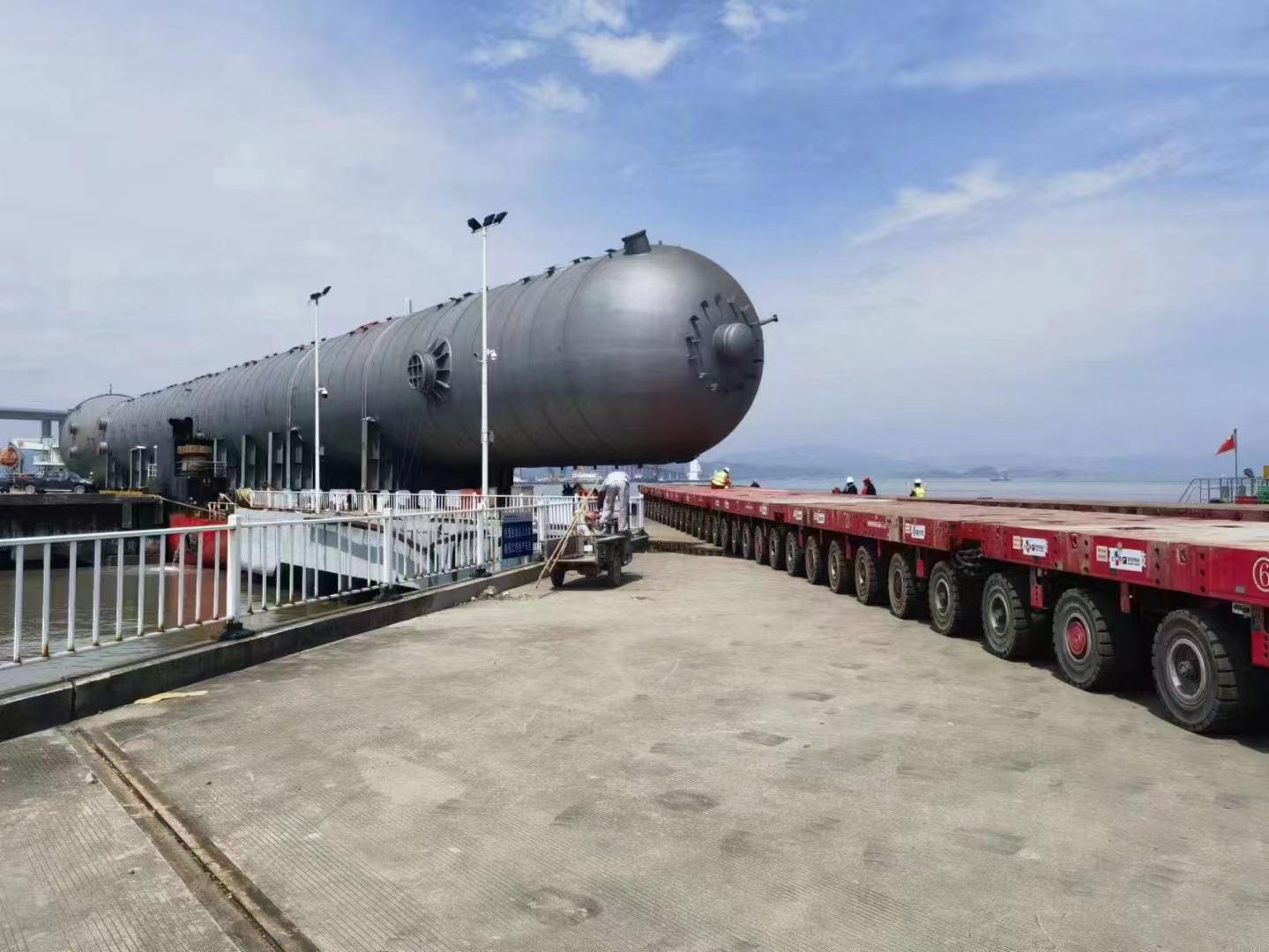 全球最长分离塔大件运输